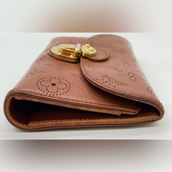 Auth Louis Vuitton Monogram Mahina Amelia Portefeuille W/Box - Picture 3 of 16